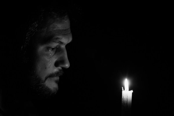 عکس گریه پسر عاشق