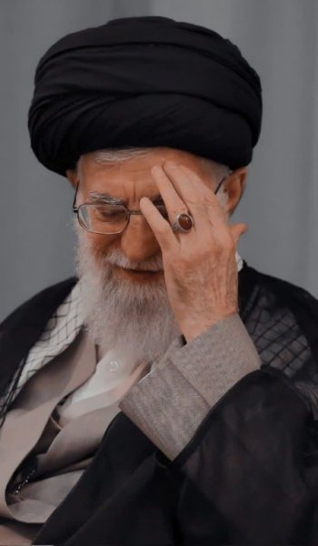 عکس رهبری در طبیعت