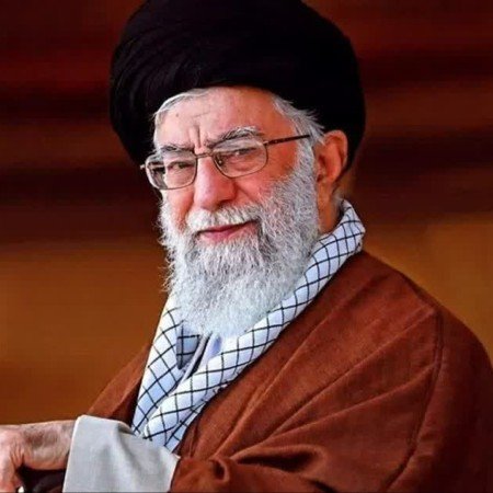 عکس رهبری در طبیعت