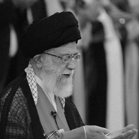 عکس رهبری در طبیعت