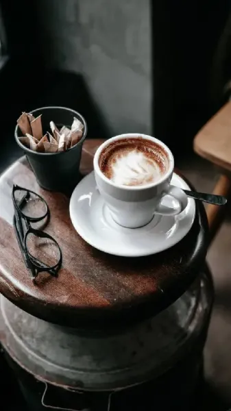  تصویر زمینه مینیمال قهوه صبحگاهی