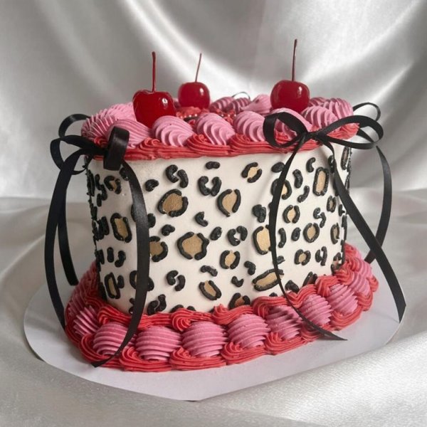 عکس کیک تولد عاشقانه فانتزی