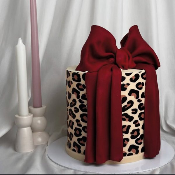 عکس کیک تولد عاشقانه فانتزی