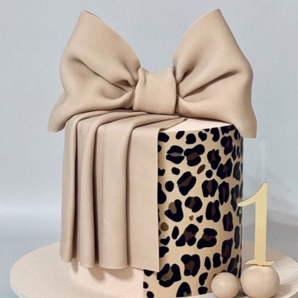 عکس کیک تولد عاشقانه فانتزی