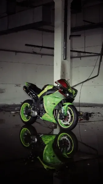  تصویر زمینه موتور سیکلت اسپرت برای گوشی آیفون