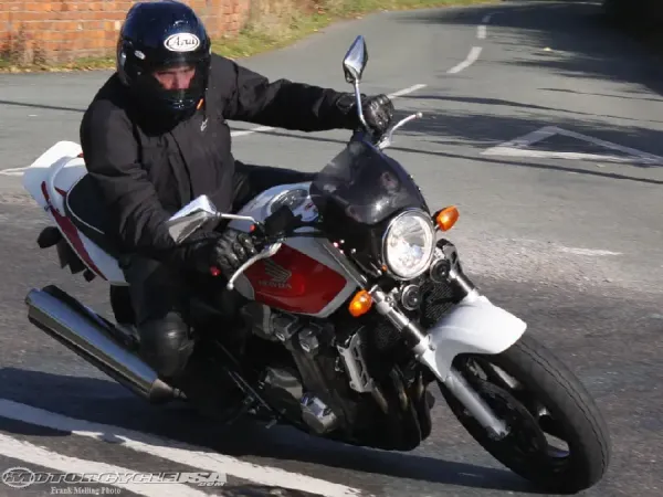 عکس موتور سی بی ۱۳۰۰