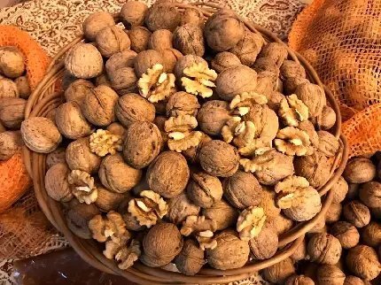  عکس گردو و مغز گردو با کیفیت بالا