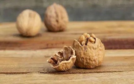  عکس گردو و مغز گردو با کیفیت بالا