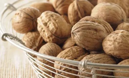  عکس گردو و مغز گردو با کیفیت بالا