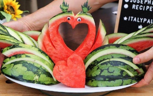 تزیین هندوانه قاچ شده