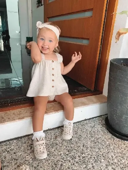  عکس دختر بچه چشم آبی با موهای طلایی