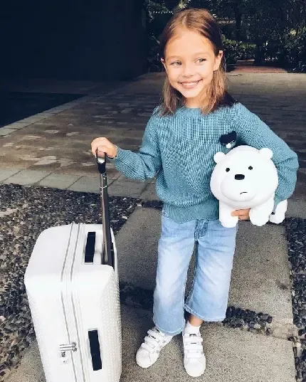  عکس دختر بچه چشم آبی با موهای طلایی