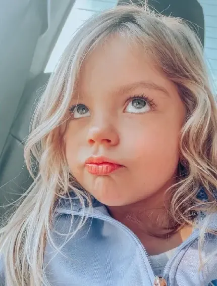  عکس دختر بچه چشم آبی با موهای طلایی