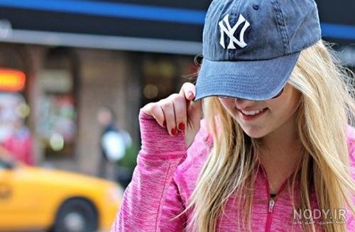  والپیپر فانتزی دختر با کلاه اسپرت برای آیفون