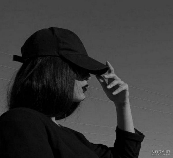  والپیپر فانتزی دختر با کلاه اسپرت برای آیفون