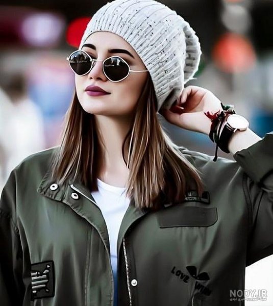  والپیپر فانتزی دختر با کلاه اسپرت برای آیفون