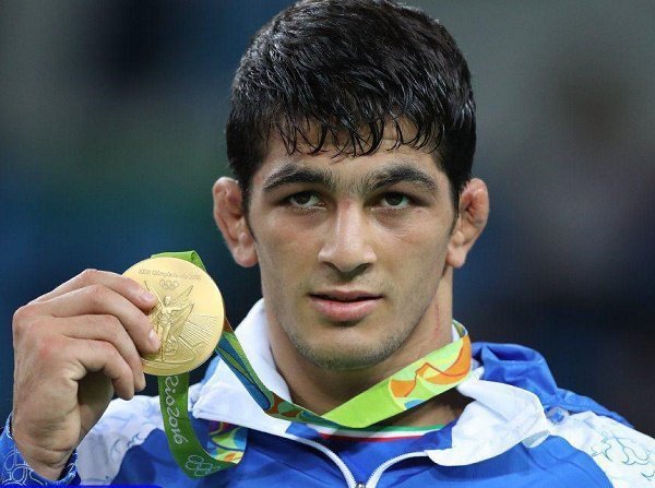  عکس حسن یزدانی با مدال طلا