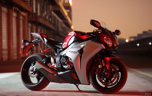  عکس موتور سیکلت اسپرت قرمز
