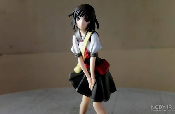  عکس دختر انیمه ای با لباس مدرسه