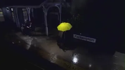  استوری چتر در باران