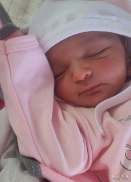  عکس نوزاد دختر در بیمارستان