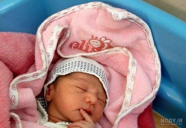 عکس نوزاد دختر در بیمارستان