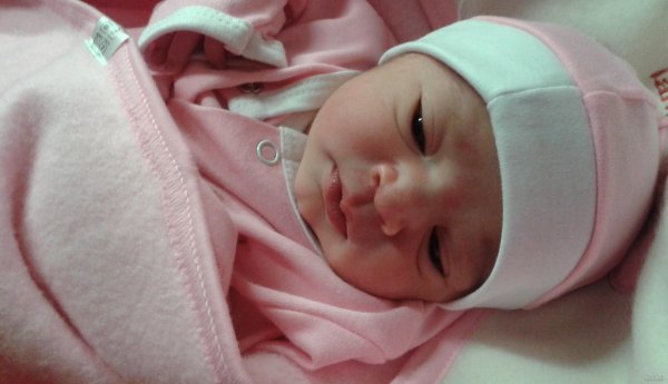  عکس نوزاد دختر در بیمارستان