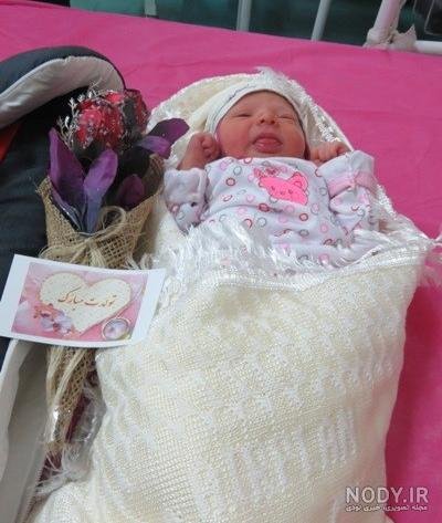  عکس نوزاد دختر در بیمارستان