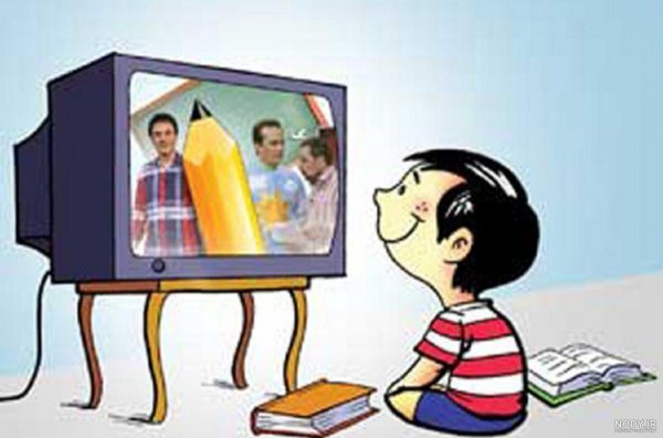 عکس از تماشا کردن تلویزیون