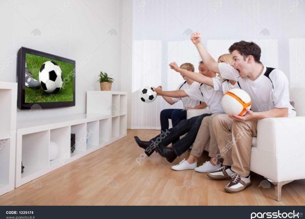  عکس از تماشا کردن تلویزیون