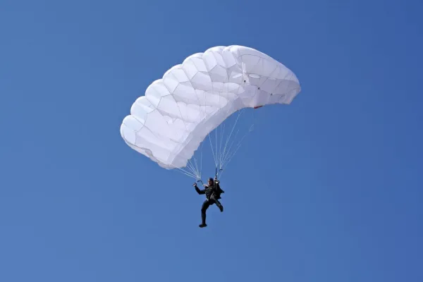  عکس چتر نجات با کیفیت بالا