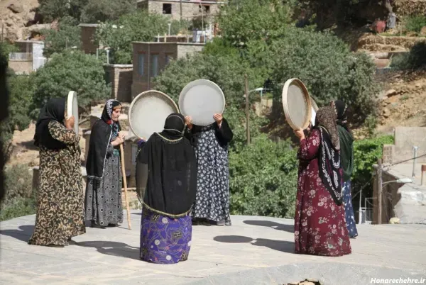  عکس دختر لر با گلونی