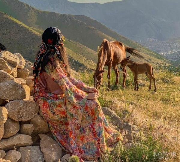  عکس دختر لر با لباس محلی از پشت سر