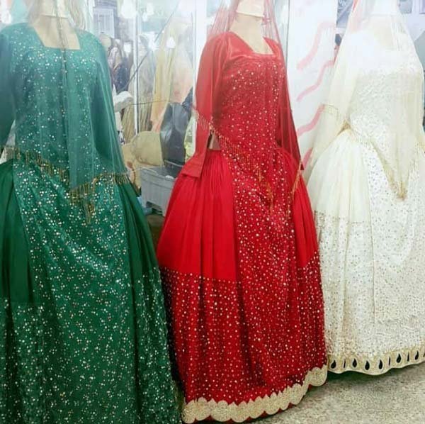  عکس دختر لر با لباس محلی از پشت سر