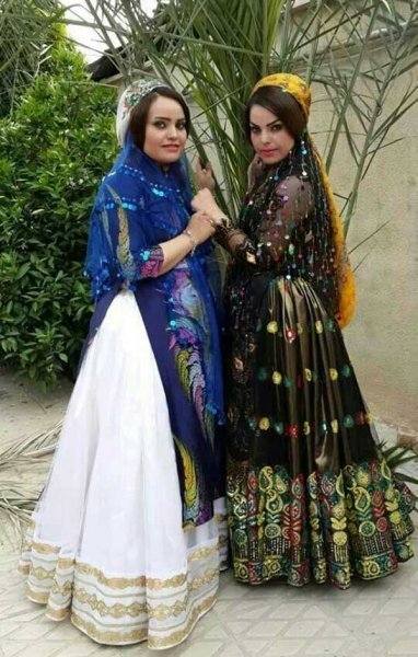  عکس دختر لر با لباس محلی از پشت سر