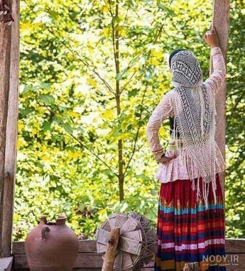  عکس دختر لر با لباس محلی از پشت سر