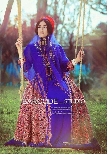  عکس دختر لر با لباس محلی از پشت سر