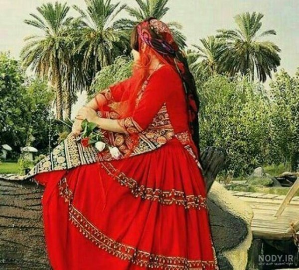  عکس دختر لر با لباس محلی از پشت سر