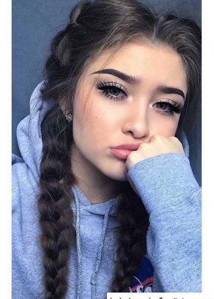  عکس دختر با هودی برای پس زمینه لپ تاپ