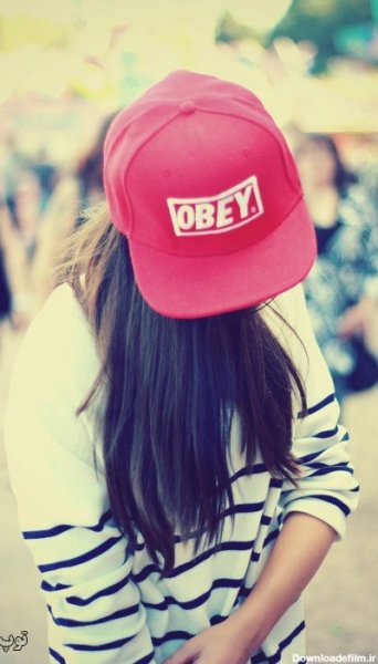  عکس دختر با هودی برای پس زمینه لپ تاپ