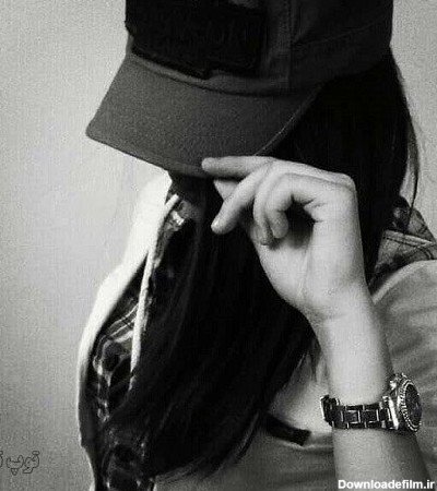  عکس دختر با هودی برای پس زمینه لپ تاپ