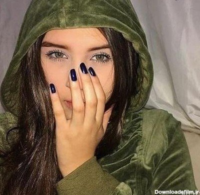  عکس دختر با هودی برای پس زمینه لپ تاپ