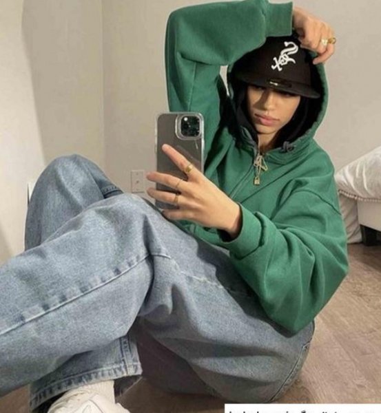  عکس دختر با هودی برای پس زمینه لپ تاپ