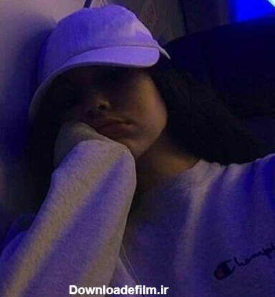  عکس دختر با هودی برای پس زمینه لپ تاپ