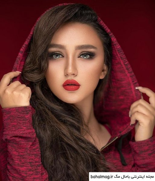  بک گراند چهره دختر برای آیفون