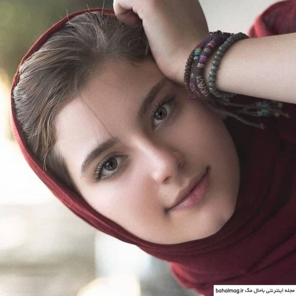  بک گراند چهره دختر برای آیفون