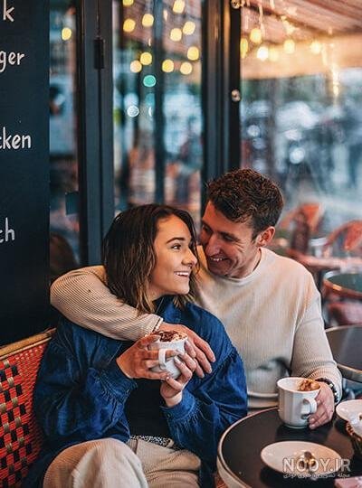  ژست عکس تولد در کافه