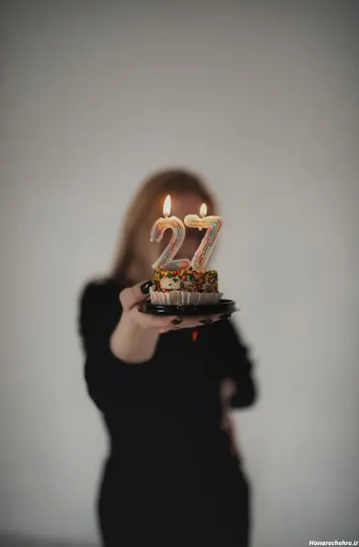  ژست عکس تولد با کیک