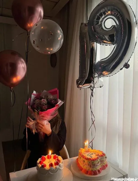  ژست عکس تولد با کیک