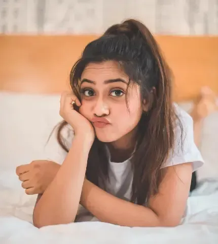  ژست عکس دختر زیبا برای پروفایل